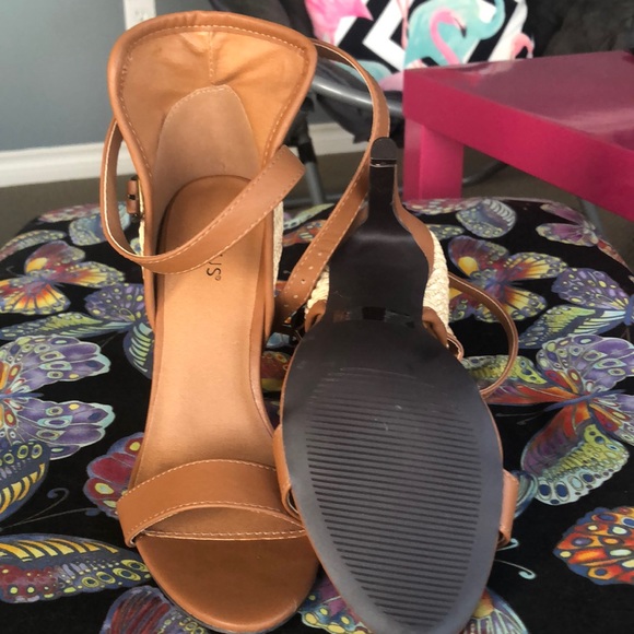 High heel bran new shoes - Picture 3 of 3